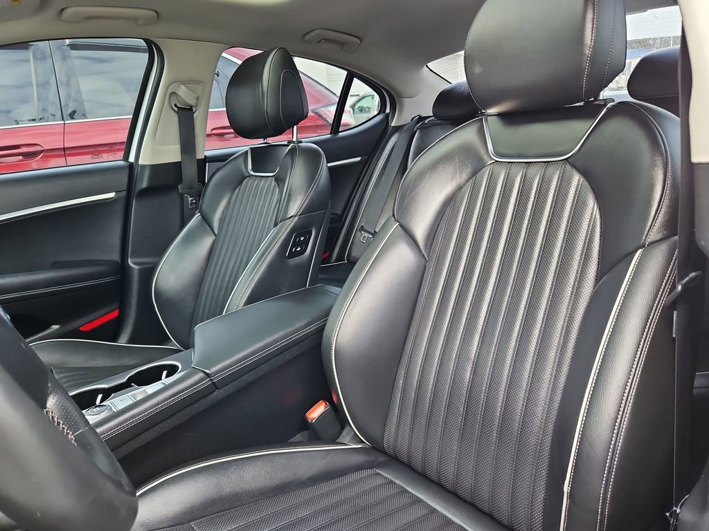 Used 2021 Genesis G70 3.3T image 25