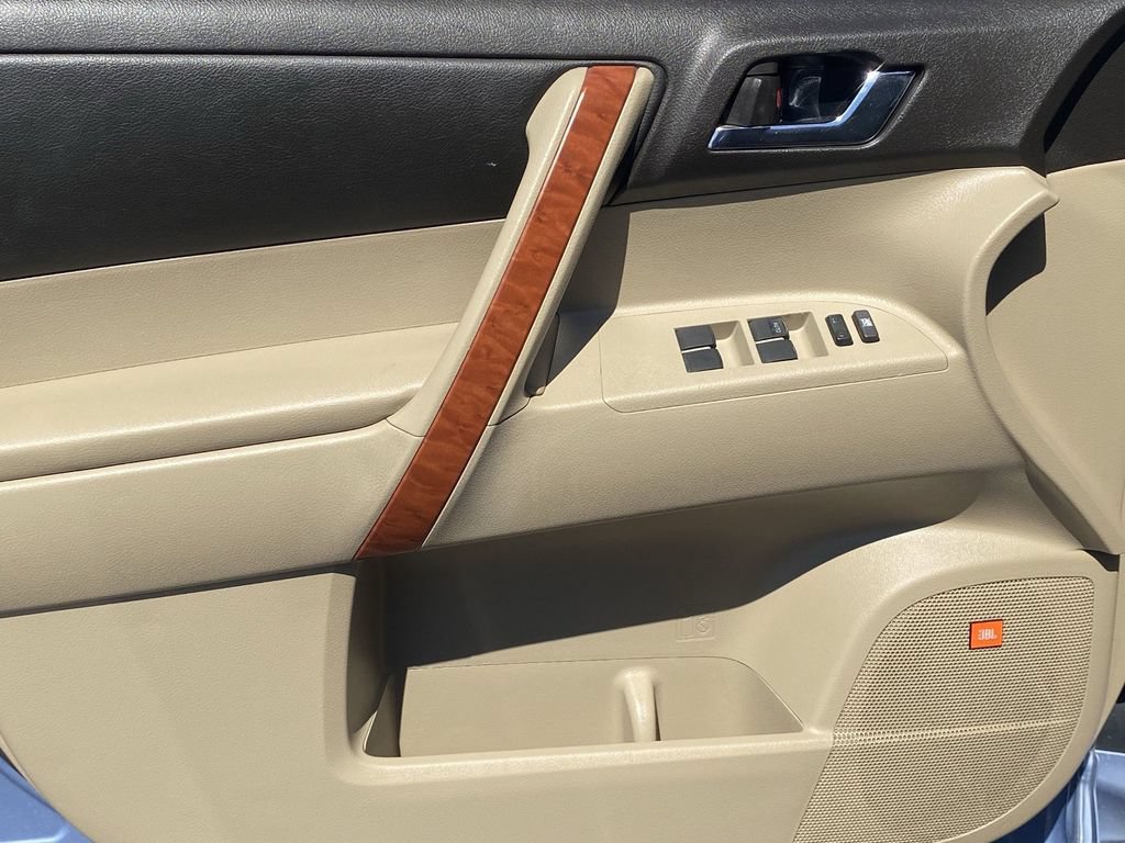 Used 2010 Toyota Highlander Limited FWD image 22