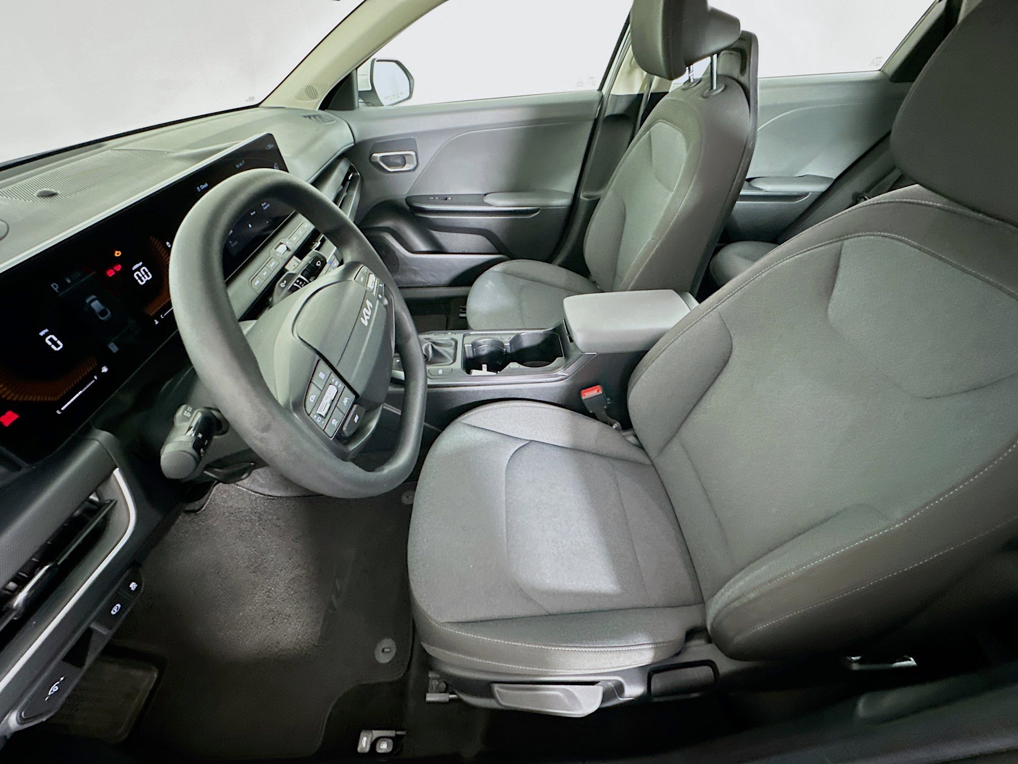 Used 2025 Kia K4 LXS image 13