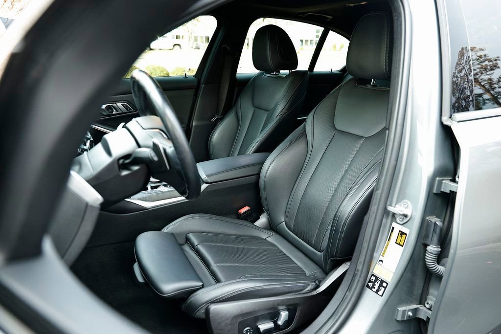 Used 2023 BMW 330i xDrive 330i xDrive w/ Driving Assistance Package image 19