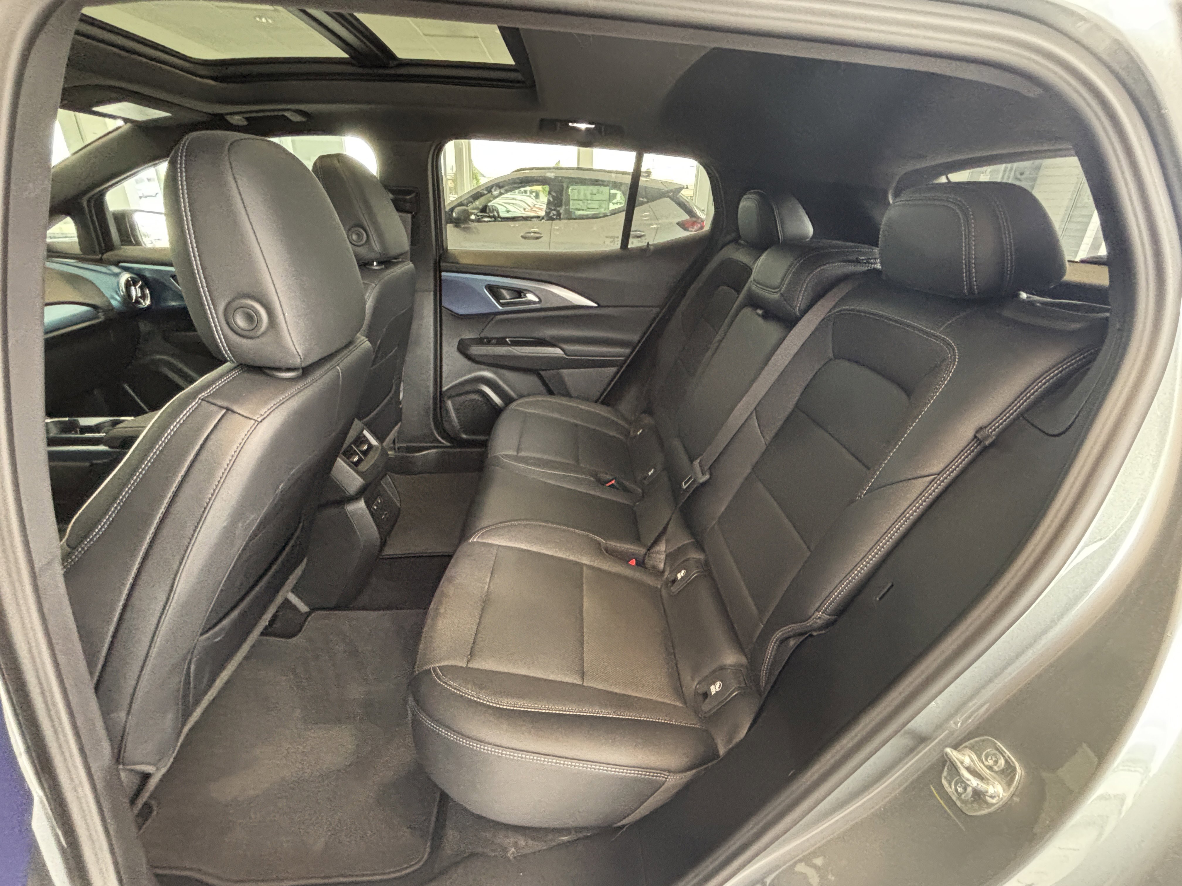 Used 2025 Chevrolet Equinox EV LT w/ Convenience Package II AWD/4WD image 17