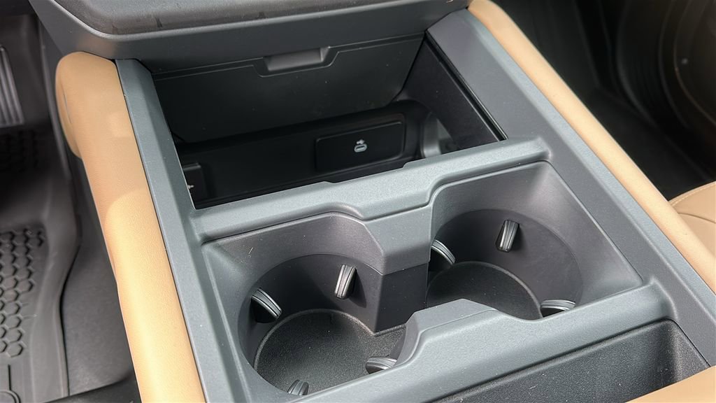 New 2026 Land Rover Defender 110 X-Dynamic SE image 18