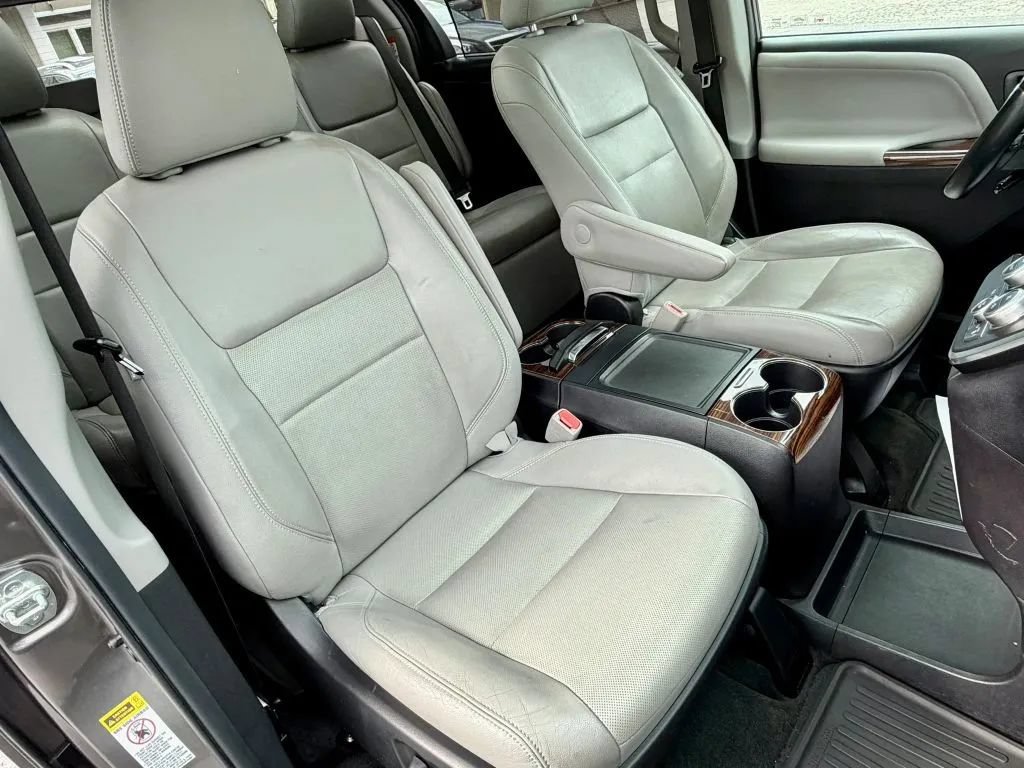 Used 2015 Toyota Sienna Limited Premium FWD image 20