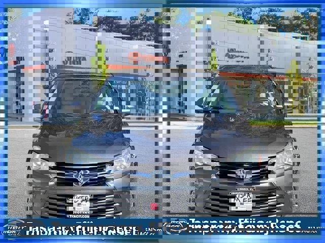 Used 2016 Toyota Camry XLE image 2