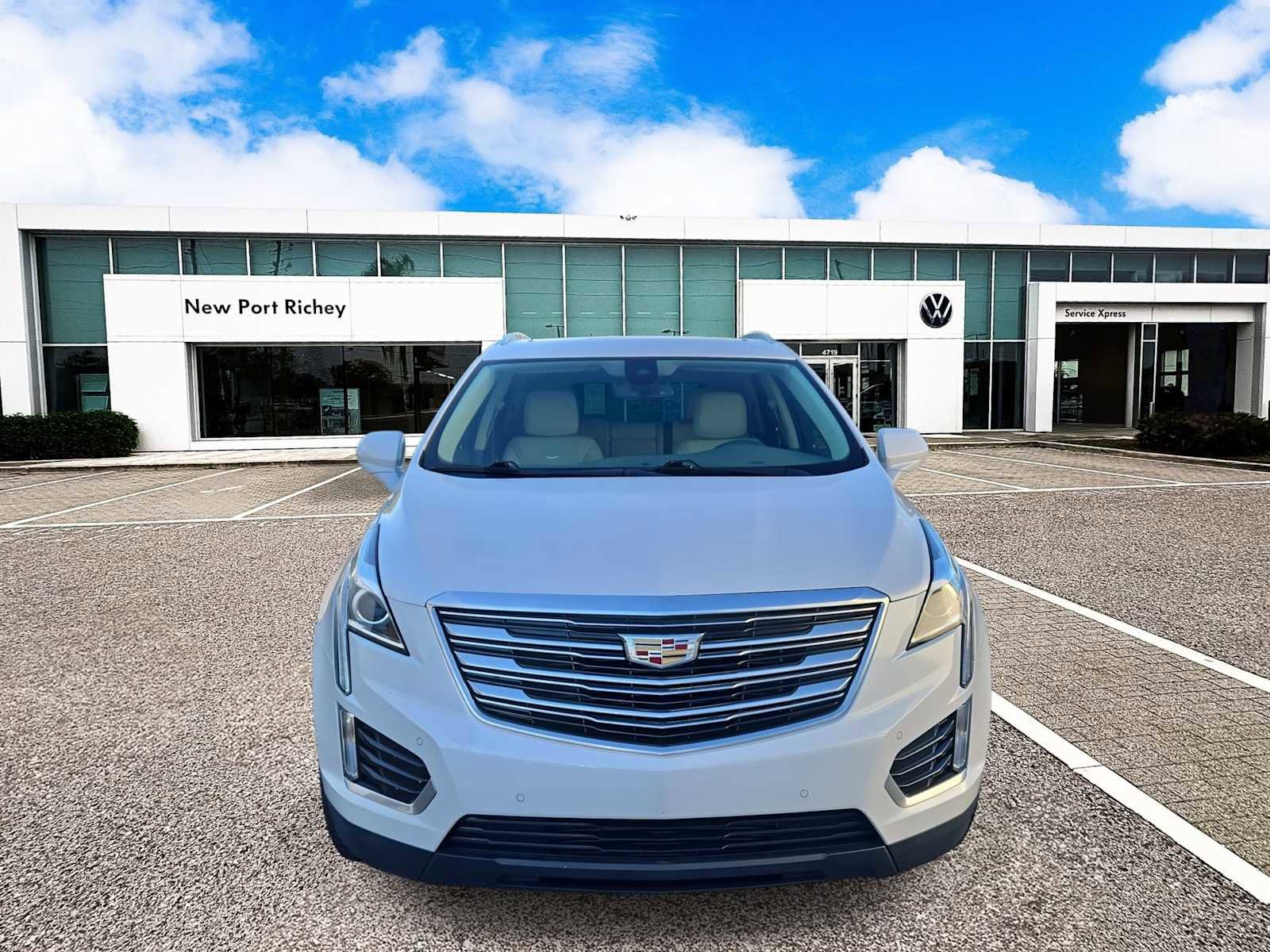 Used 2018 Cadillac XT5 Luxury w/ Driver Awareness Package image 3