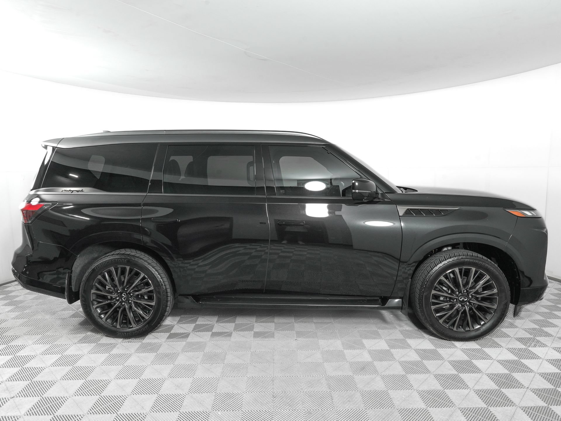 Used 2025 INFINITI QX80 Autograph AWD/4WD image 3