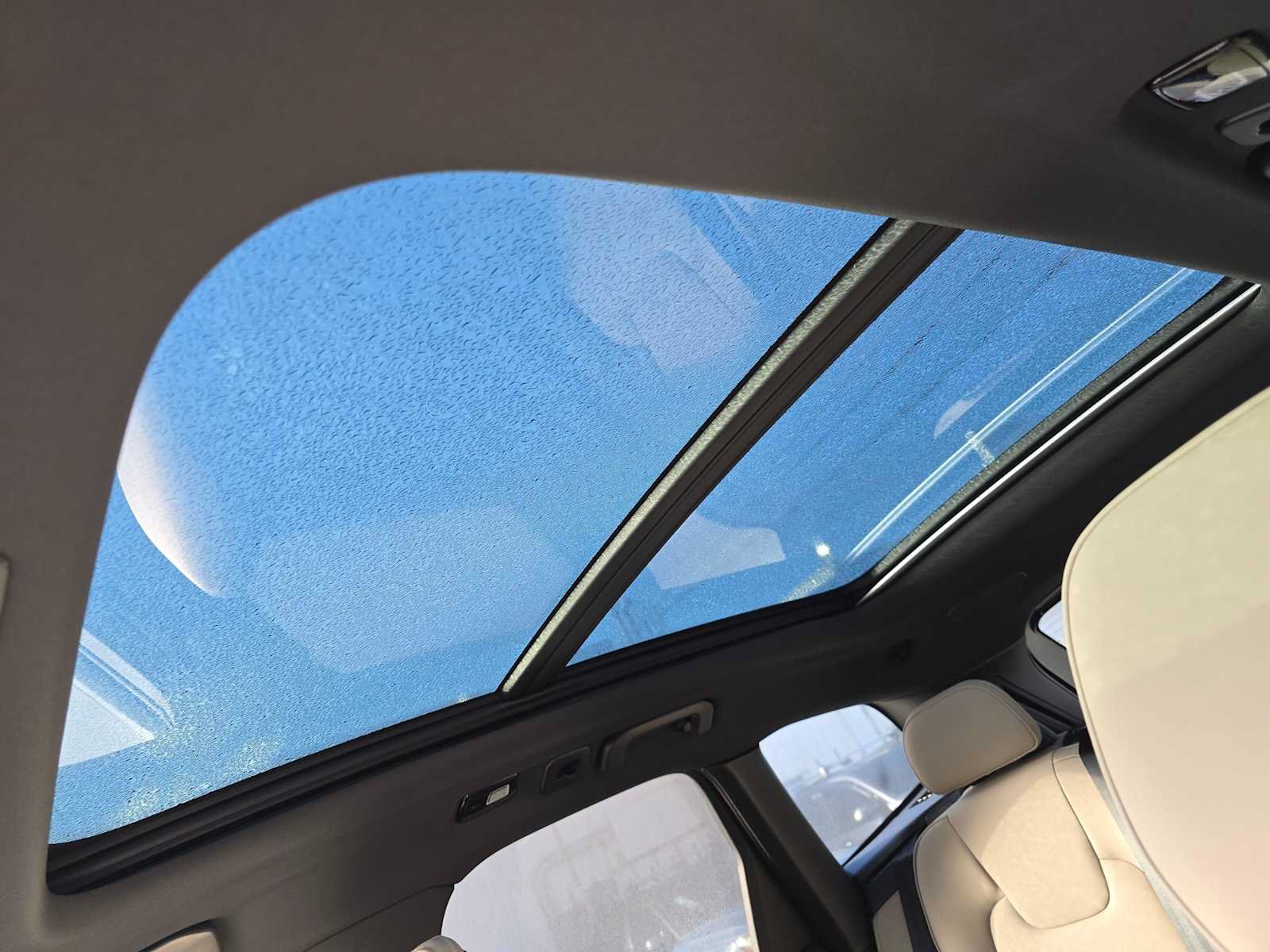 New 2027 Volvo XC60 B5 Plus AWD/4WD image 23