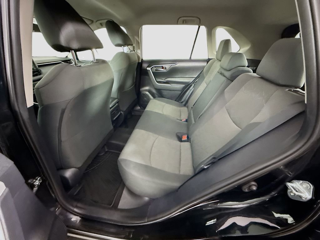 Used 2021 Toyota RAV4 XLE image 17