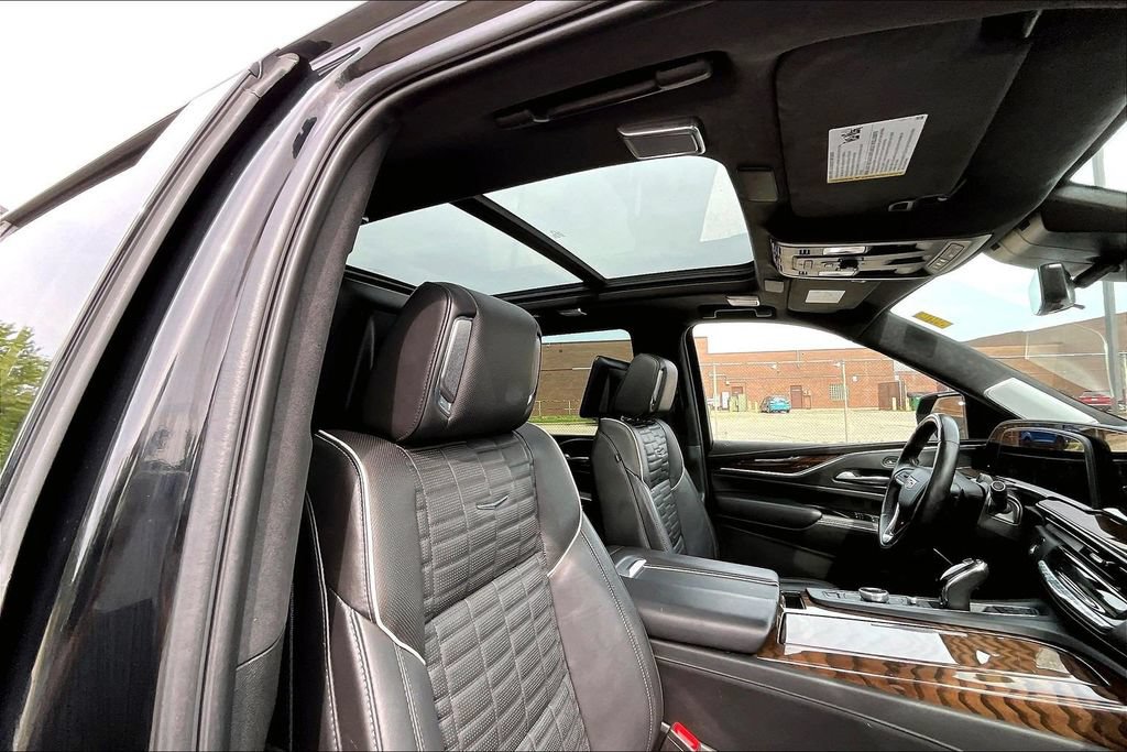 Used 2023 Cadillac Escalade Sport Platinum w/ LPO, ONYX Package AWD/4WD image 21