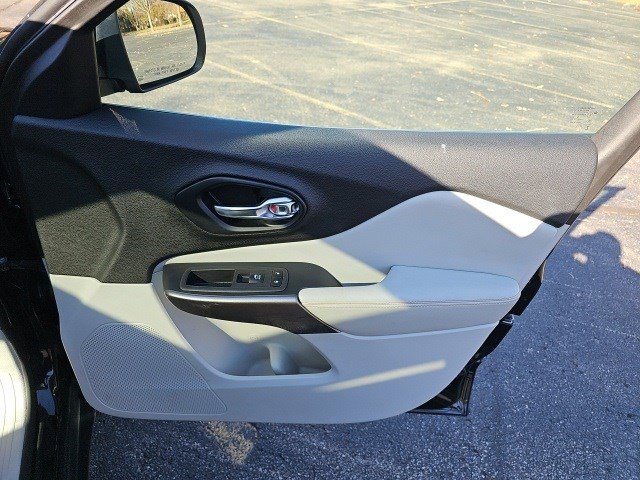 Used 2021 Jeep Cherokee Latitude Lux w/ Sun & Sound Group image 15