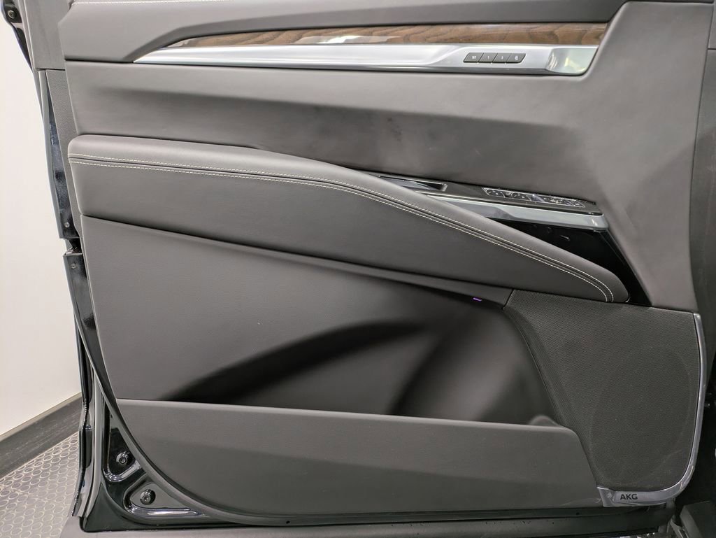 Used 2026 Cadillac Escalade Platinum Sport w/ LPO, Floor Liner Package AWD/4WD image 8