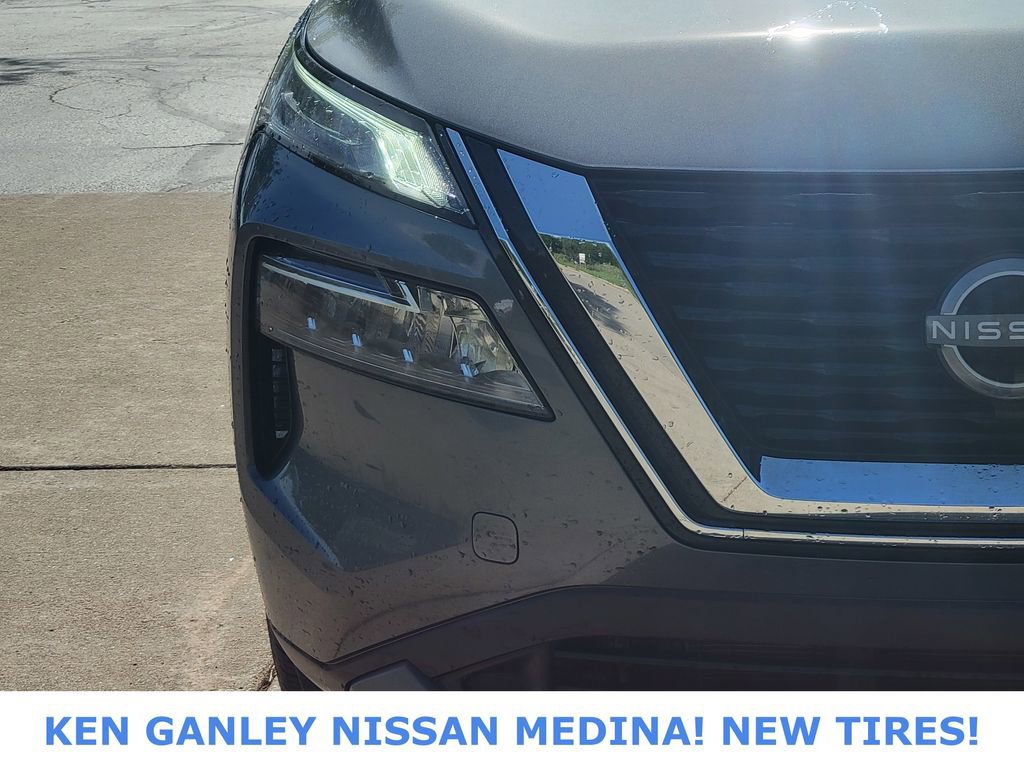 Used 2023 Nissan Rogue SV AWD/4WD image 9