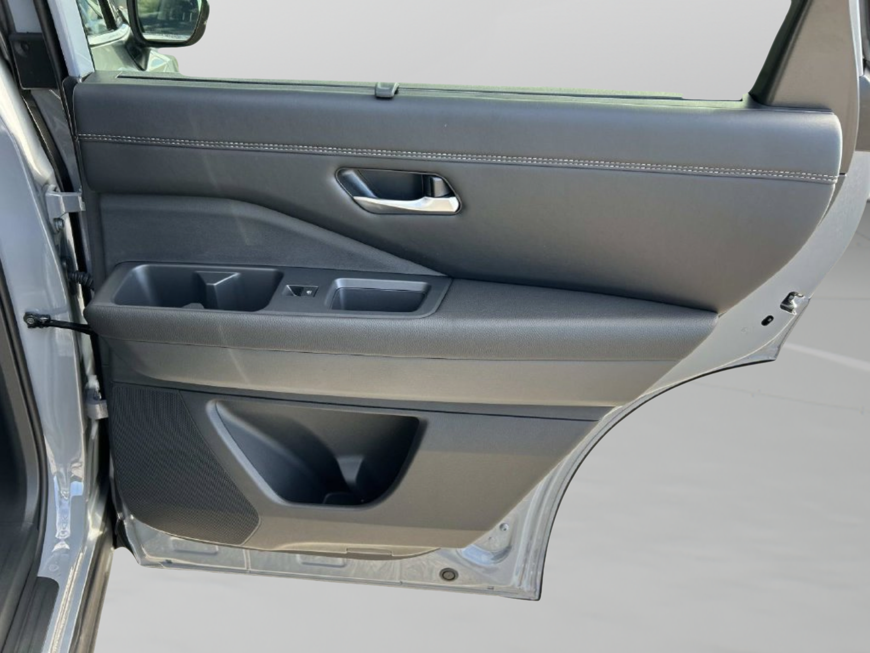 New 2026 Nissan Pathfinder Platinum FWD image 15