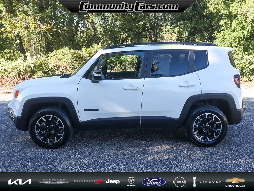 Used 2023 Jeep Renegade Latitude image 3