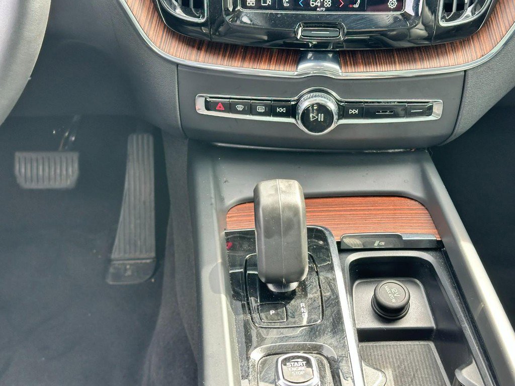 Used 2024 Volvo XC60 B5 Plus image 16