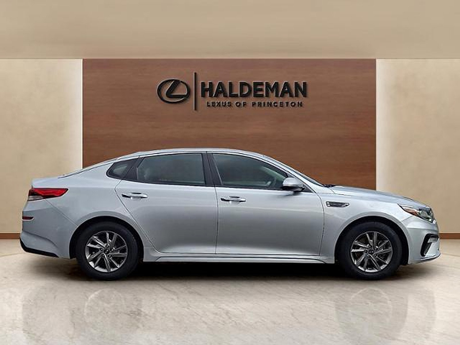 Used 2019 Kia Optima LX FWD image 8