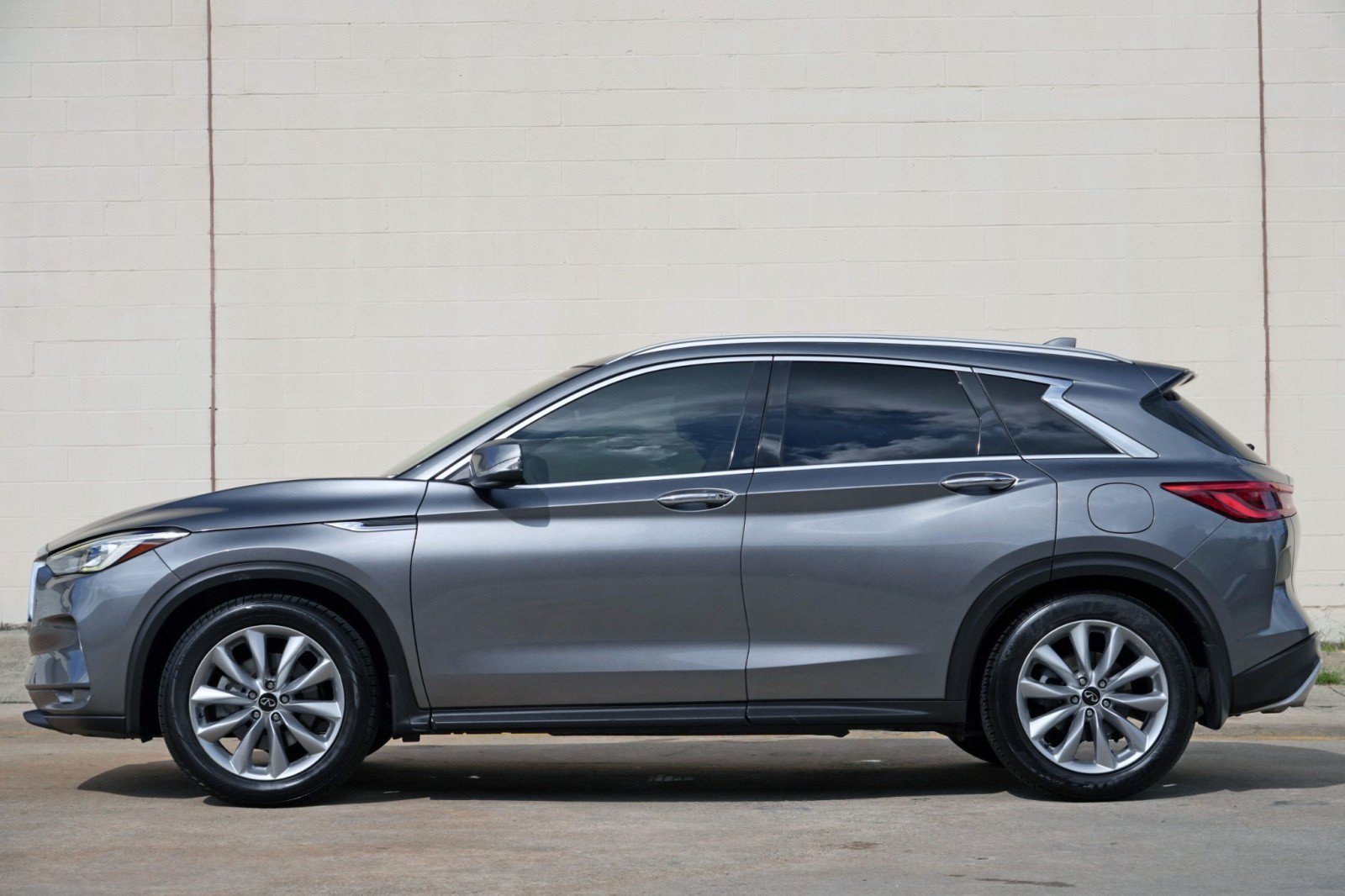 Used 2020 INFINITI QX50 Luxe w/ Navigation Package FWD image 8
