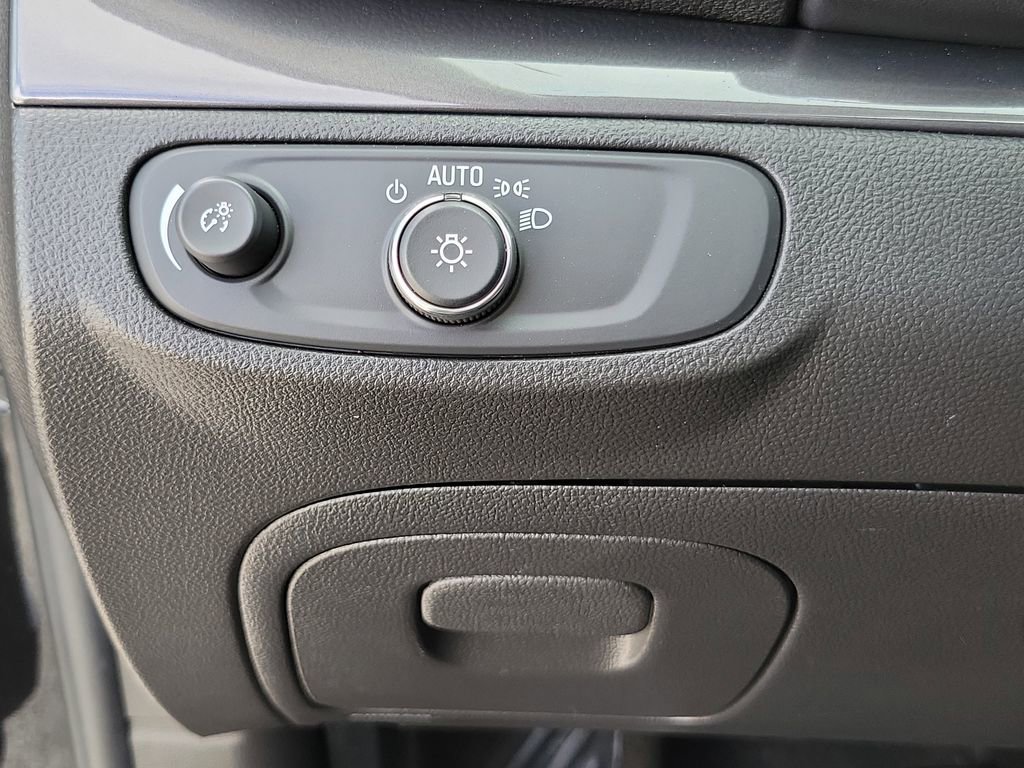 Used 2020 Buick Encore Preferred FWD image 31