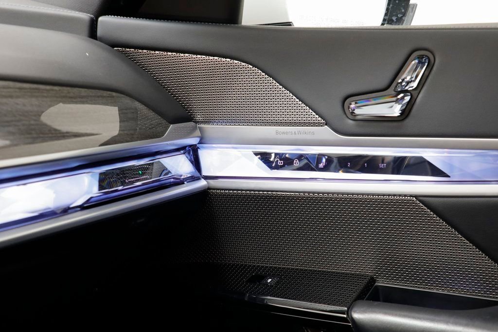 Certified 2023 BMW 760i xDrive image 13