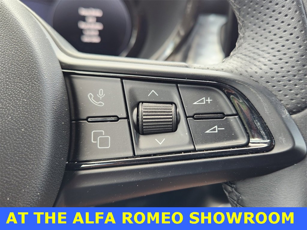 Used 2025 Alfa Romeo Tonale w/ Premium Package image 25