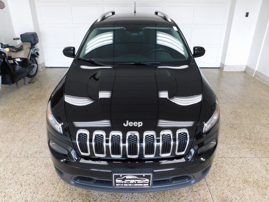 Used 2017 Jeep Cherokee Latitude w/ Comfort & Convenience Group AWD/4WD image 14