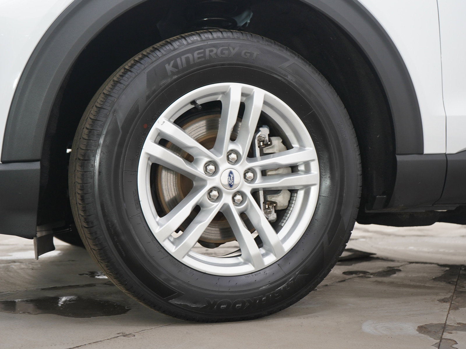 Used 2024 Ford Explorer XLT image 30