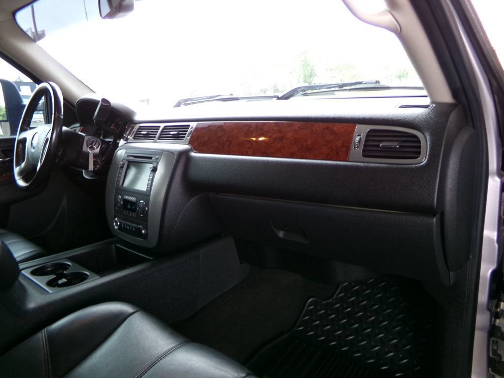 Used 2011 GMC Sierra 3500 SLT w/ SLT Convenience Package AWD/4WD image 16