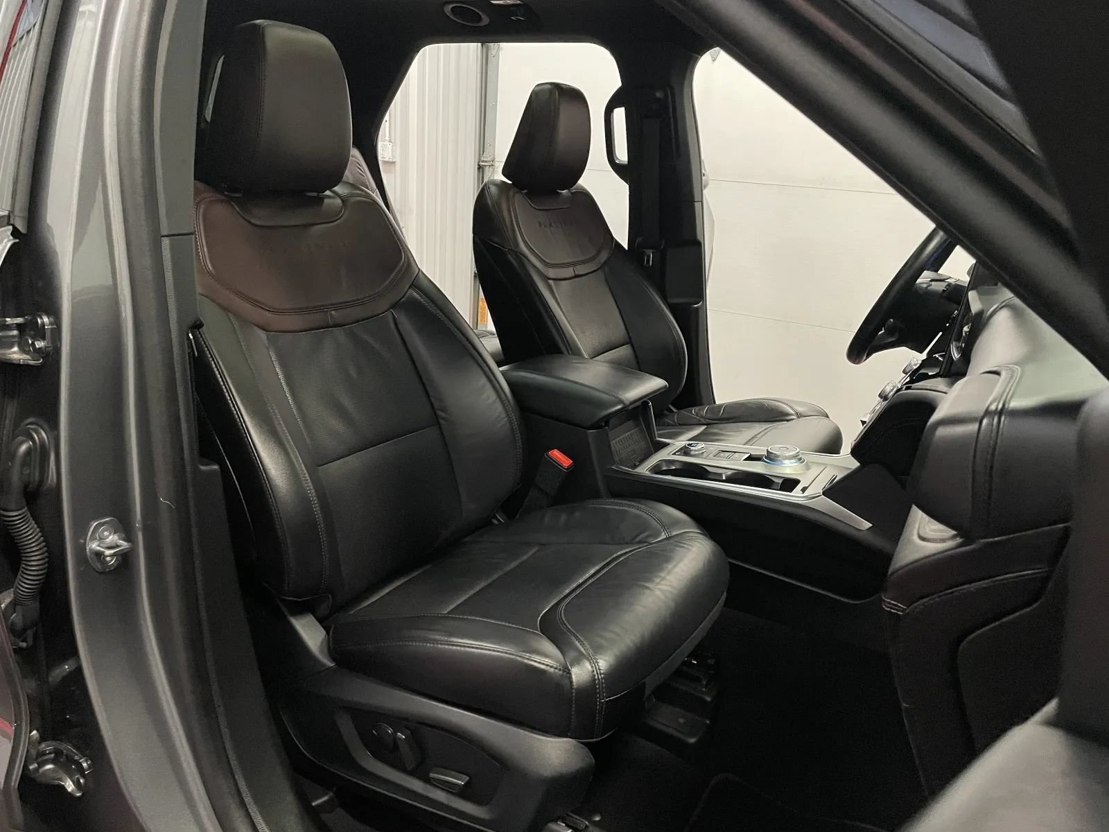 Used 2023 Ford Explorer Platinum w/ Technology Package AWD/4WD image 48