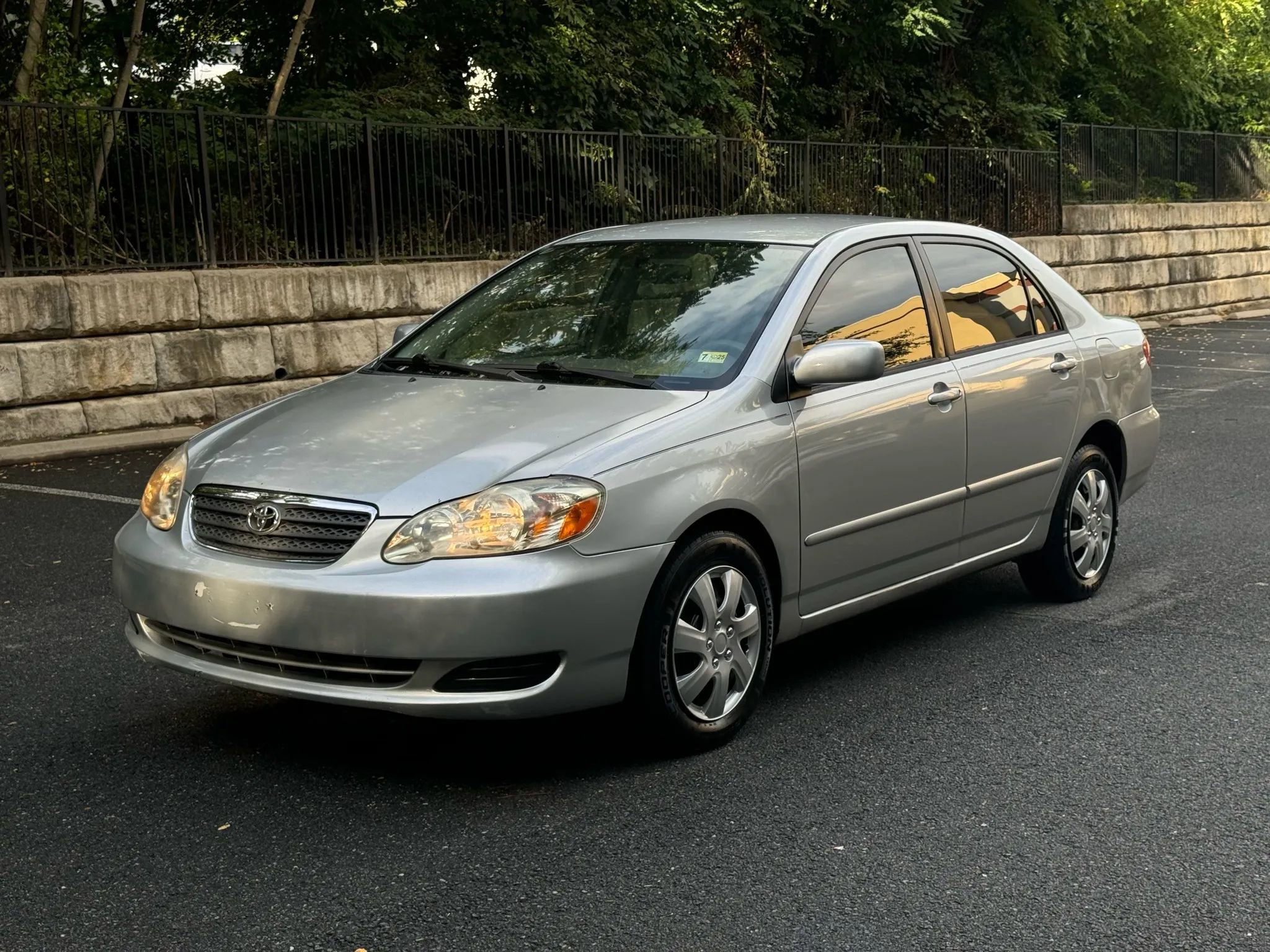 Used 2005 Toyota Corolla LE image 2