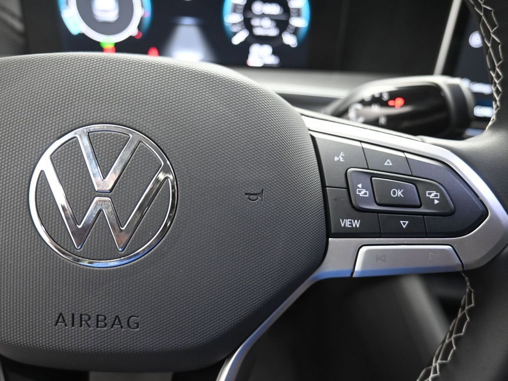 Used 2025 Volkswagen Tiguan SE image 14