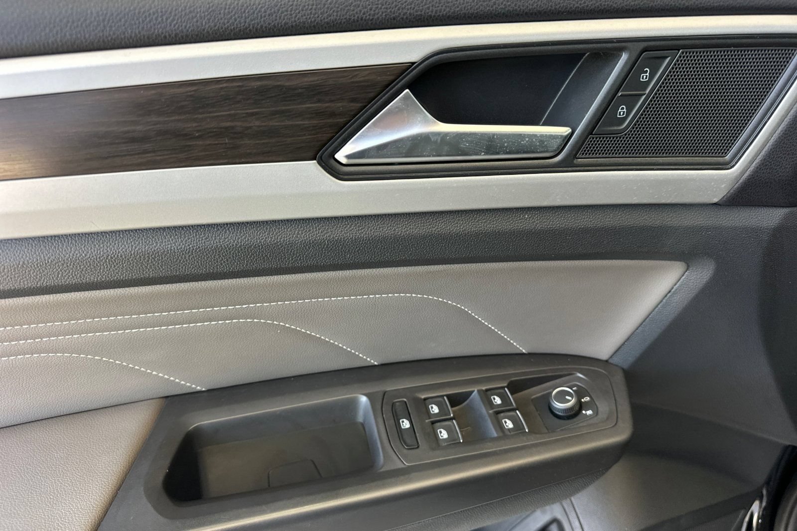 Used 2023 Volkswagen Atlas SE FWD image 11