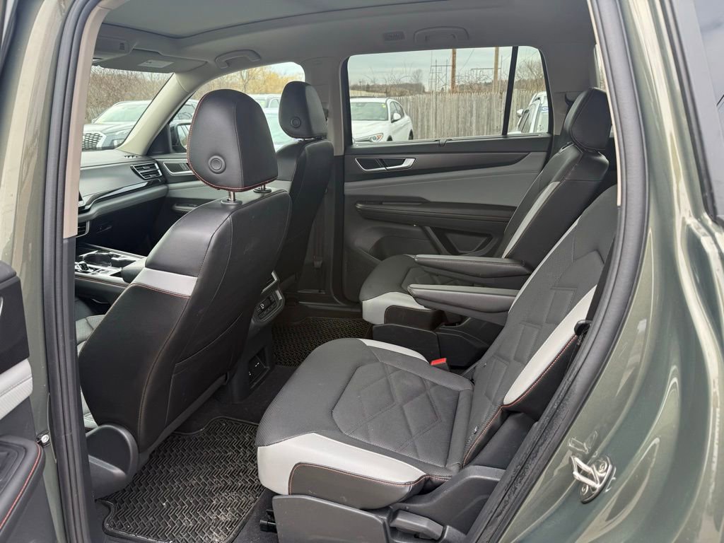 Used 2024 Volkswagen Atlas Peak Edition SE image 24