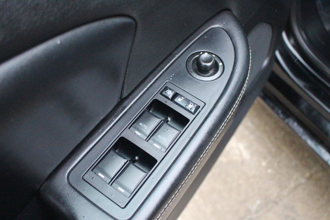 Used 2013 Chrysler 200 Limited FWD image 13