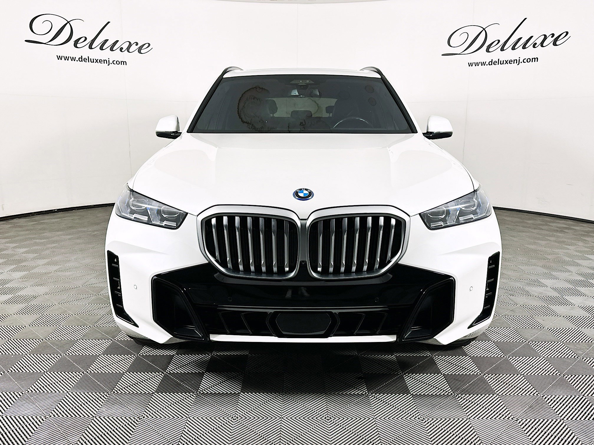 Used 2024 BMW X5 xDrive50e w/ Executive Package image 2