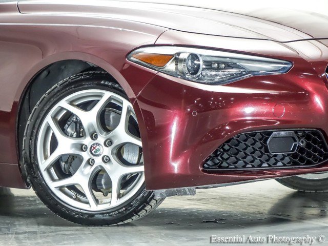 Used 2018 Alfa Romeo Giulia Ti AWD/4WD image 3