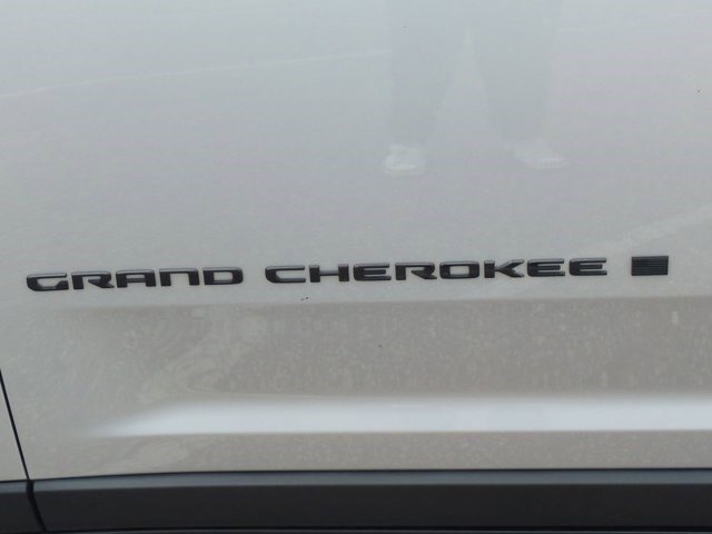 Used 2024 Jeep Grand Cherokee Altitude image 31