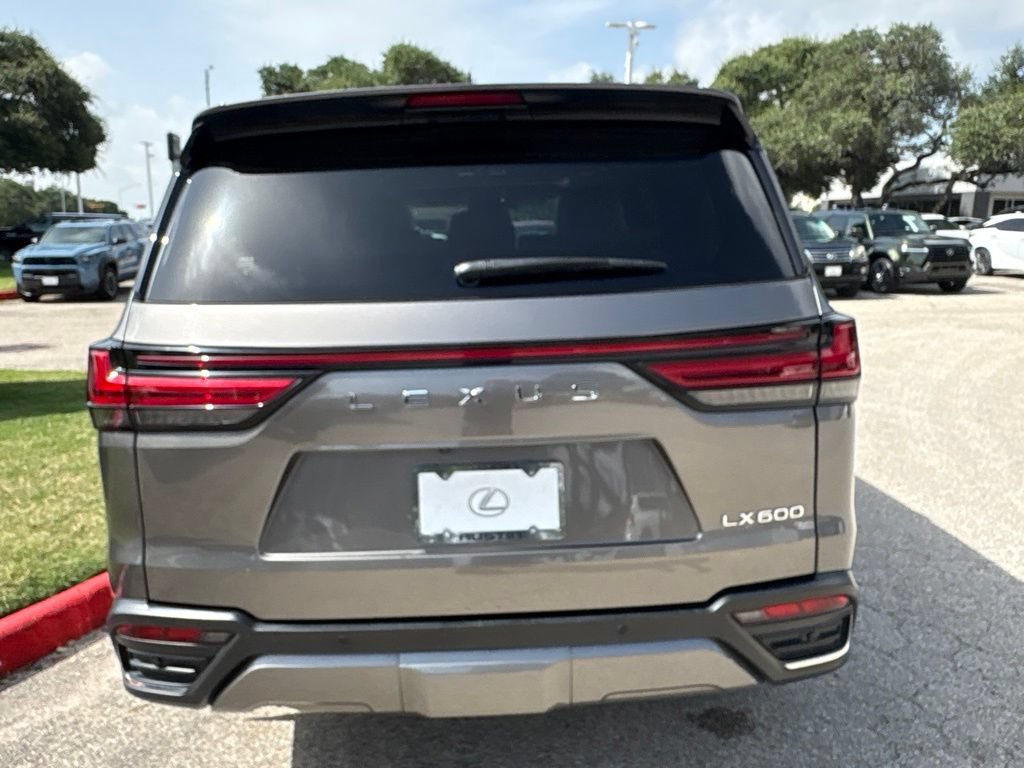 Used 2022 Lexus LX 600 4WD w/ Accessory Package (Z1) image 4
