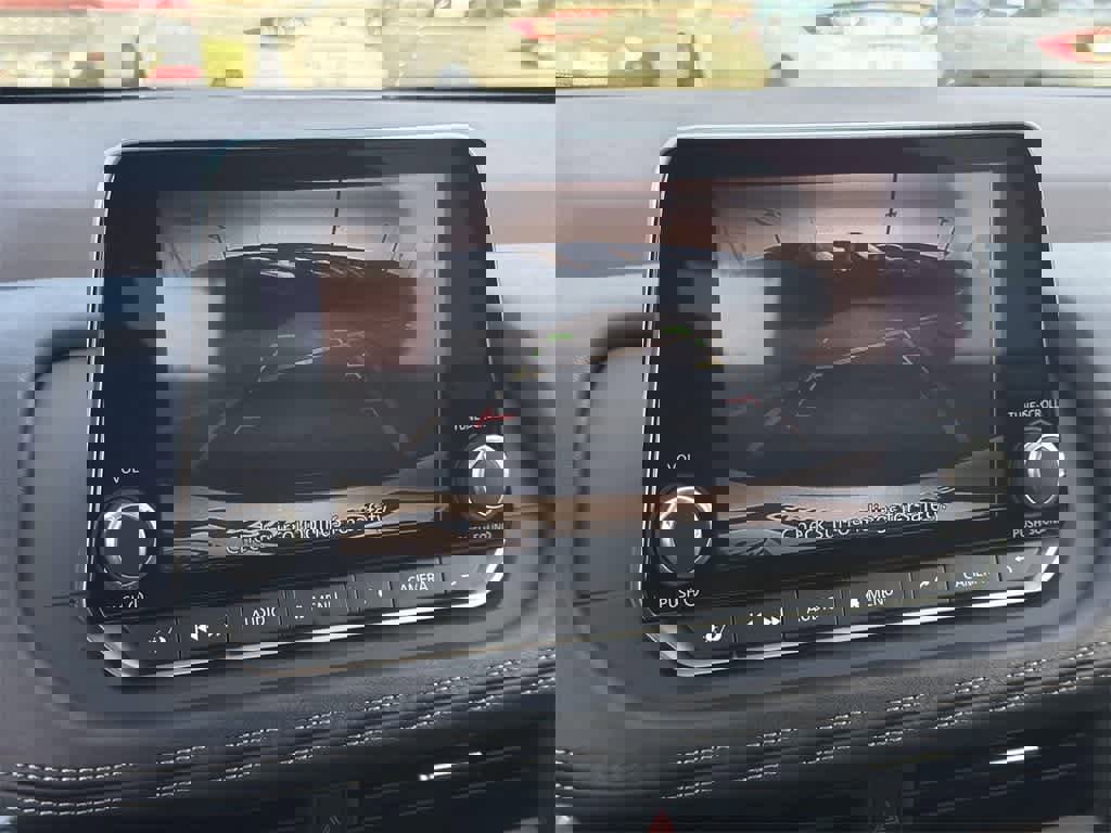 Used 2023 Nissan Rogue SV image 18