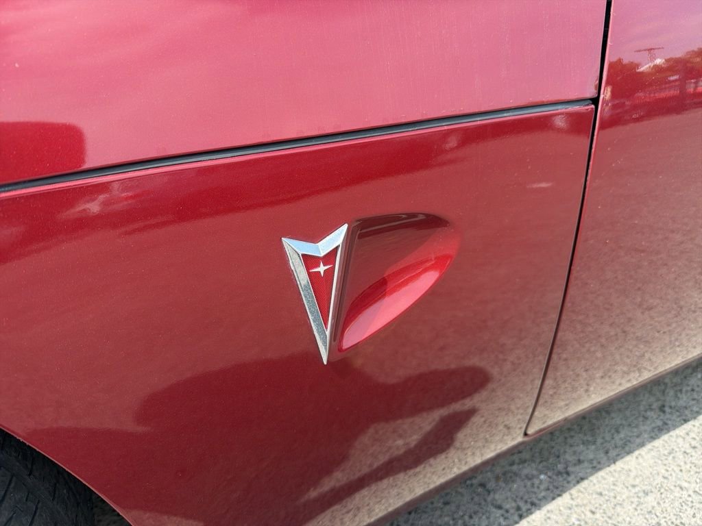 Used 2009 Pontiac Solstice Convertible image 10