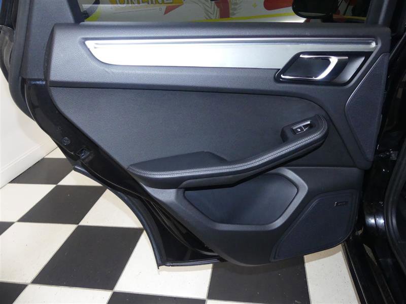Used 2018 Porsche Macan Turbo image 27