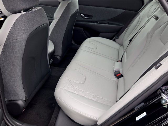 New 2026 Hyundai Elantra SEL Sport FWD image 6
