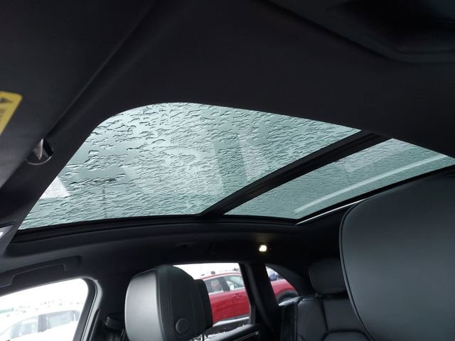 Used 2023 Porsche Macan image 18