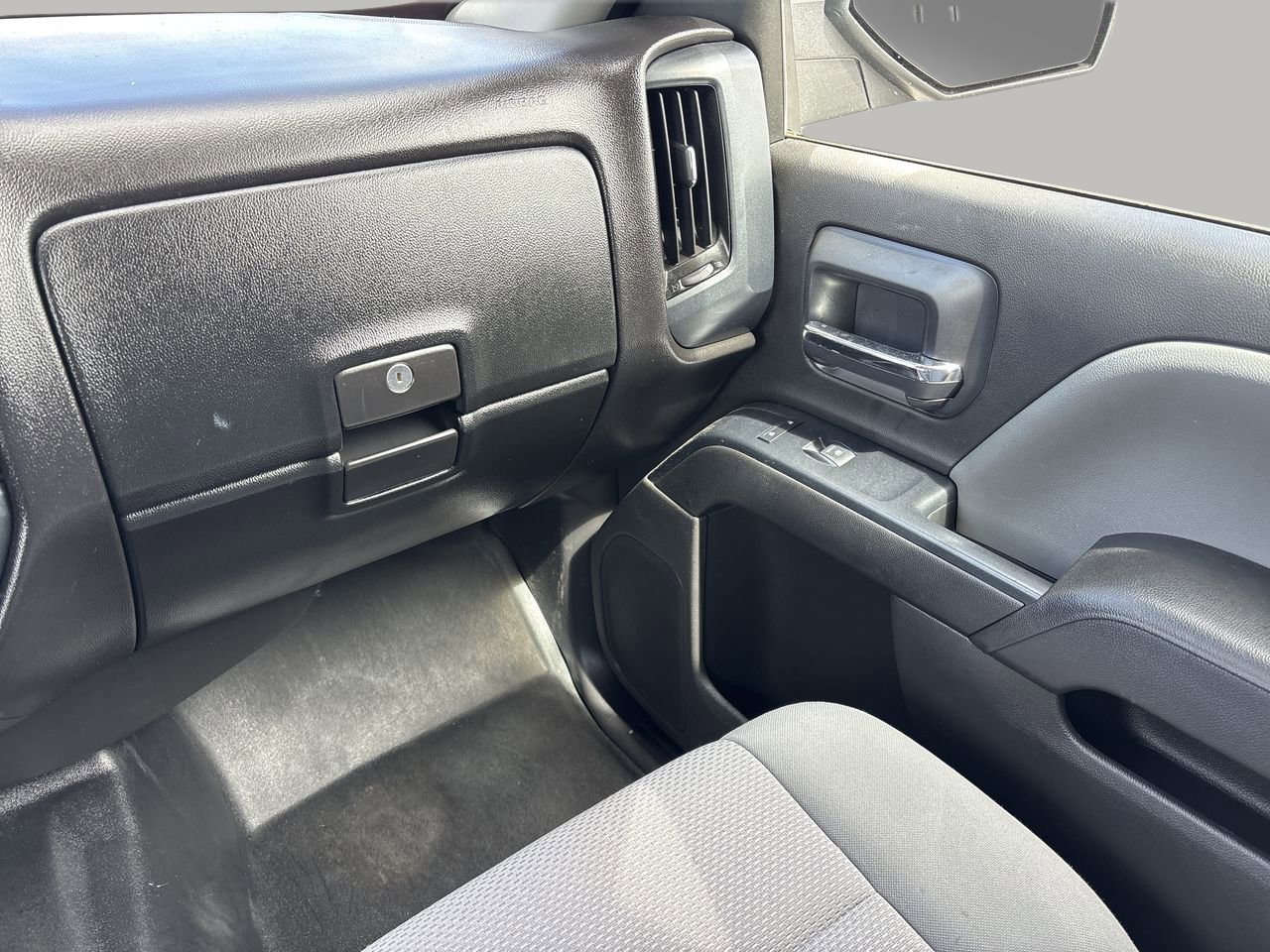 Used 2018 Chevrolet Silverado 1500 W/T RWD image 14