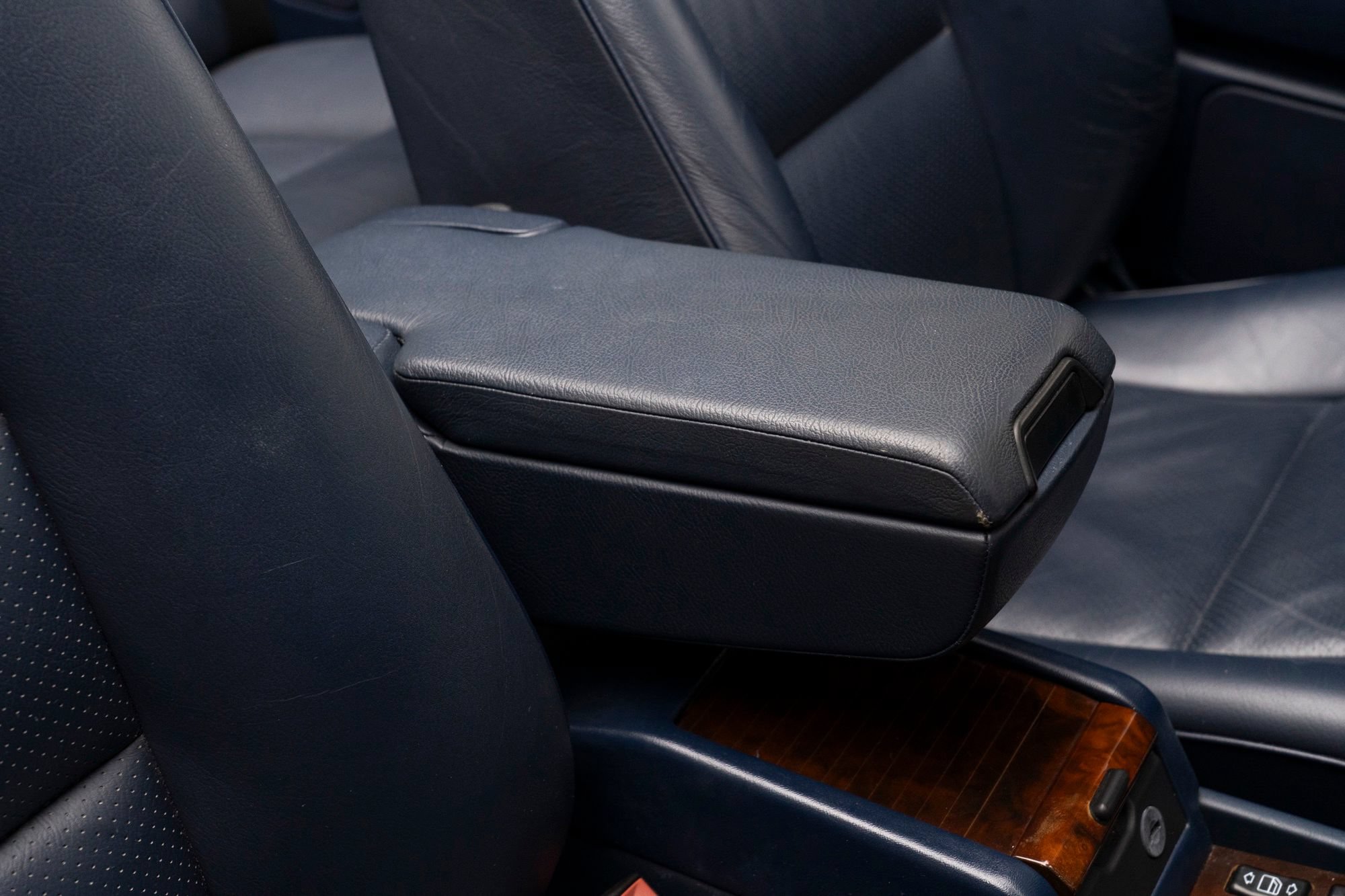 Used 1995 Mercedes-Benz E 320 Convertible image 44
