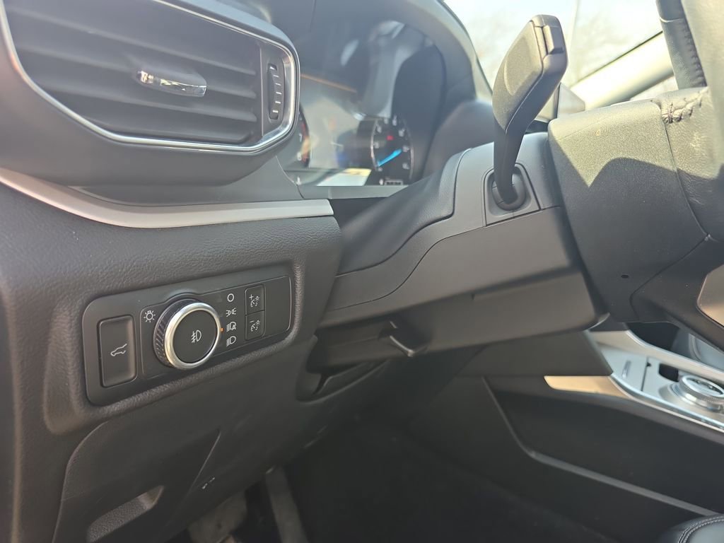 Certified 2024 Ford Explorer XLT w/ Equipment Group 202A image 21