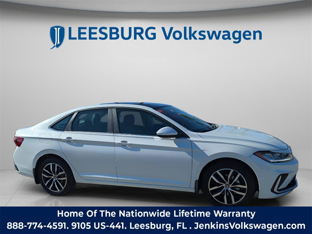 New 2026 Volkswagen Jetta SE image 2