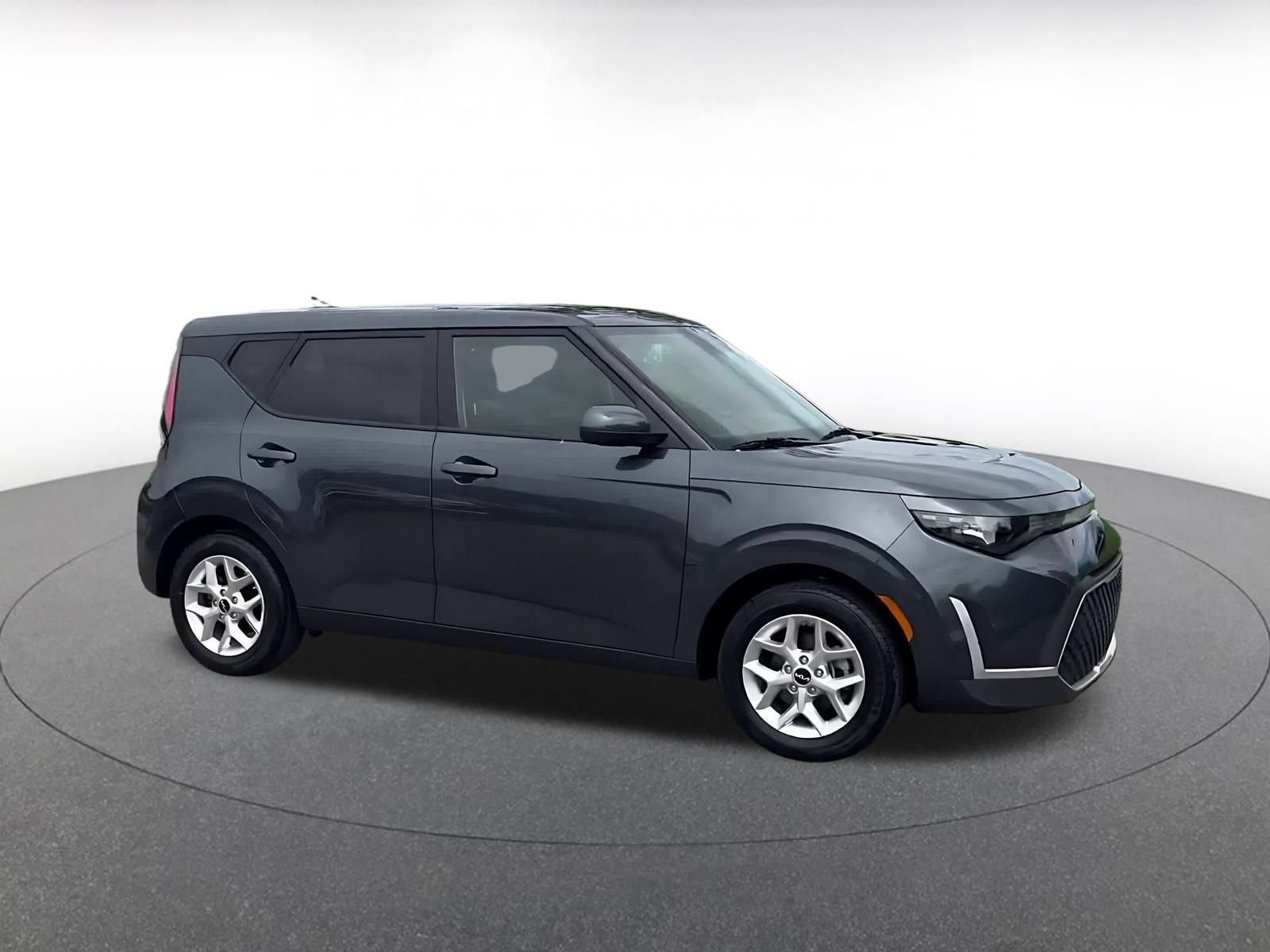 Used 2025 Kia Soul LX w/ LX Technology Package FWD image 2