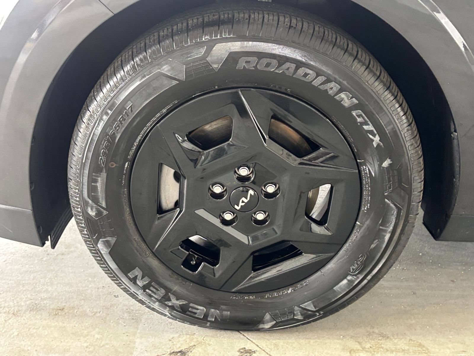 Used 2026 Kia Carnival FWD image 31