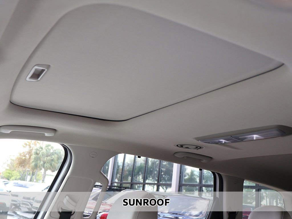 Used 2021 Kia Telluride EX w/ EX Premium Package FWD image 4