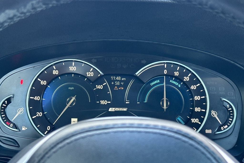 Used 2019 BMW 530e w/ M Sport Package image 28